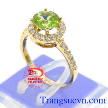 Nhẫn peridot đẹp nữ vàng 14k 58.5%Au kèm giấy kiểm định kèm theo uy tín,giao toàn quốc thanh toán an toàn.Nhẫn peridot đẹp nữ.