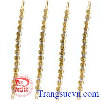 Lắc vàng tây nữ đeo làm món quà ý nghĩa tặng trong dịp sinh nhật ý nghĩa. 