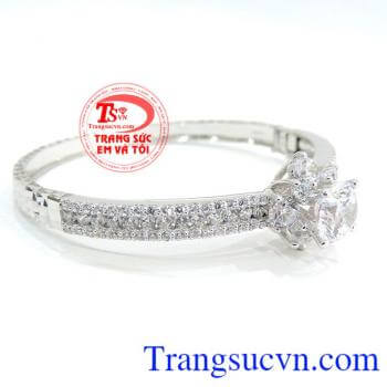 Chiếc Vòng tay 18k tặng Vợ,Vòng tay vàng nhập khẩu tinh tế,chất lượng đảm bảo.