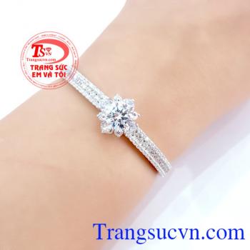 Vòng tay vàng italy khách hàng nữ ưa chuộng và bình chọn nhiều năm. Vòng tay 18k tặng Vợ