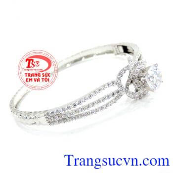 Chiếc Vòng tay 18k trắng chất lượng đảm bảo uy tín.