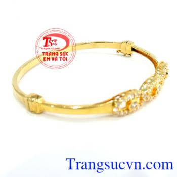 Chiếc Vòng nữ vàng 750 Tình yêu chất lượng đảm bảo.