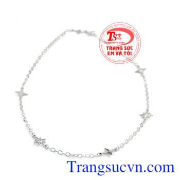 Chiếc Lắc chân 18k vàng trắng làm tôn lên vẻ đẹp quyến rũ cho phái đẹp,