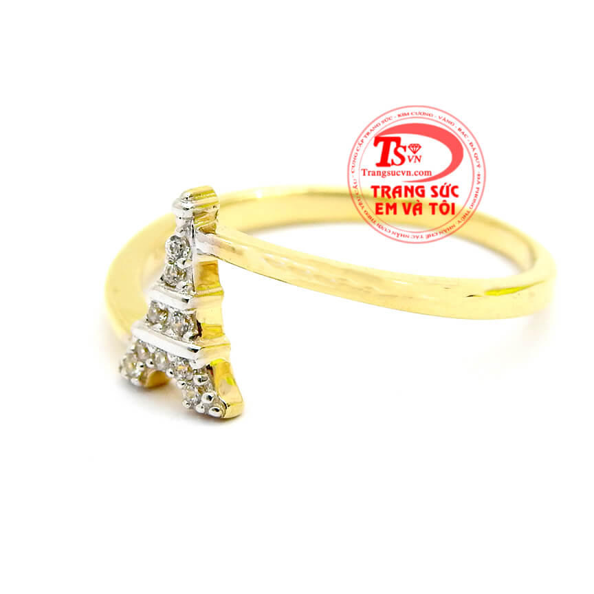 Nhẫn vàng nữ sành điệu,mặt nhẫn được chế tác hình tháp Eiffel gắn đá kết,chiếc nhẫn thể hiện sự phóng khoáng mạnh mẽ vốn có của những cô nàng sành điệu