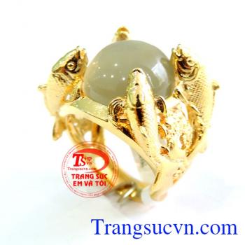 Nhẫn nam Moonstone Cá Vàng là món quà ý nghĩa cho người yêu thương