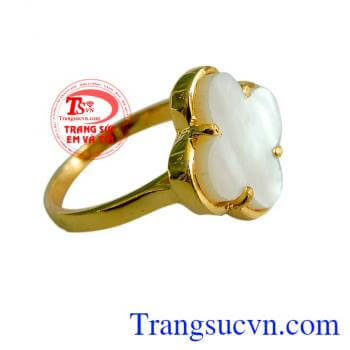 Nhẫn cỏ bốn lá nữ dành cho nữ đeo đẹp,chiếc Nhẫn cỏ bốn lá nữ vàng chất lượng đảm bảo uy tín,Nhẫn cỏ bốn lá nữ uy tín chất lượng.