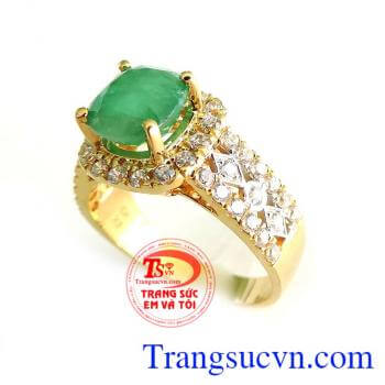 Nhẫn vàng ngọc lục bảo Đeo hợp thời trang hộ mênh,chất lượng vàng đảm đeo bền đẹp sáng bóng,Nhẫn vàng ngọc lục bảo tinh tế và sang trọng dành cho phái đẹp