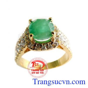 Nhẫn Nữ phù hợp đeo ngón giữa và ngón áp út,Nhẫn vàng ngọc lục bảo sản phẩm được khách hàng bình chọn nhiều năm