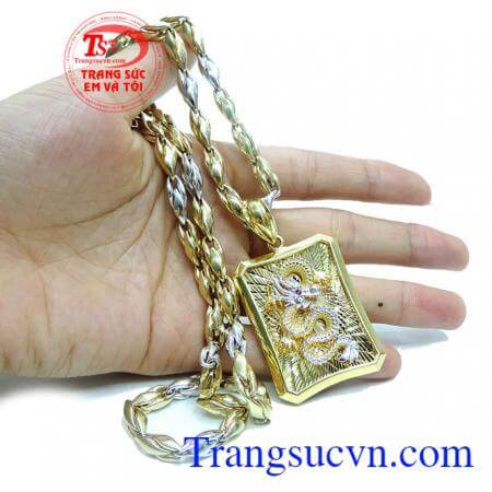 Hơn nữa dây chuyền được kết hợp với mặt hình rồng càng tạo vẻ uy nghi cường tráng