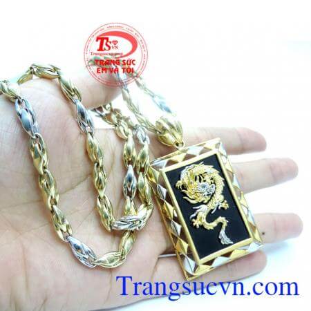 Dây chuyền vàng nam được chế tác một cách tinh sảo nhưng không kém phần mạnh mẽ