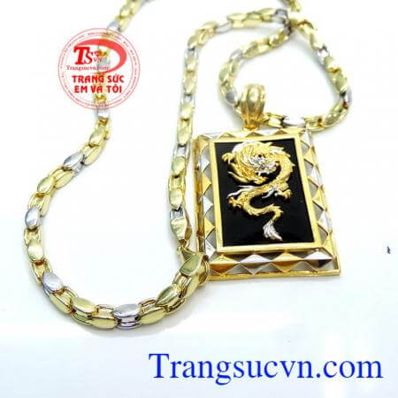 Được chế tác theo hình dạng của những móc xích nối vào nhau tạo thành điểm nhấn cũng chính là ý nghĩa thể hiện sự đáng tin cậy