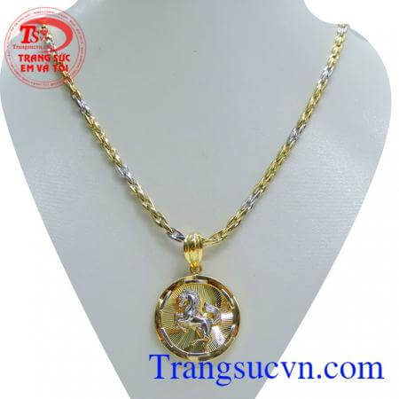 Dây chuyền là một trong những phụ kiện quan trọng làm tăng vẻ nam tính, khoáng đạt của nam giới