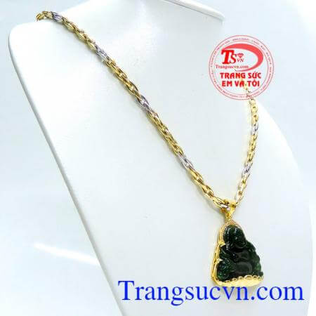 Ngoài ra dây chuyền còn kết hợp với mặt ngọc bọc vàng 14K, giúp cho sản phẩm trở nên hoàn hảo hơn bao giờ hết