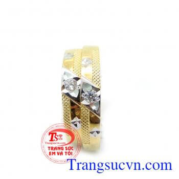 Đôi nhẫn cưới gắn đá tinh xảo