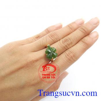 Nhẫn cỏ 4 lá thiết kế tính tế,tỉ mỉ,gắn đá phong thủy tự nhiên mang lại may mắn,tiền tài,hạnh phúc cho người đeo