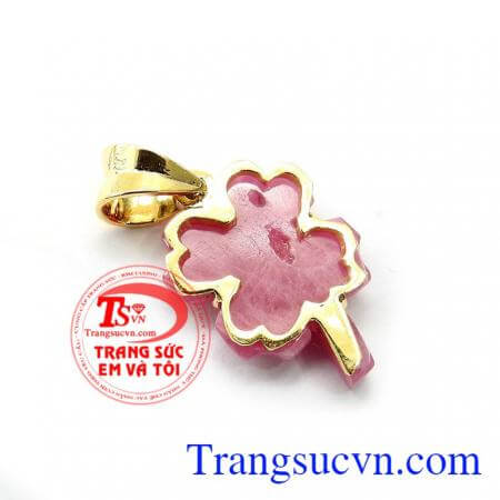 Mặt dây cỏ may mắn ngọc ruby