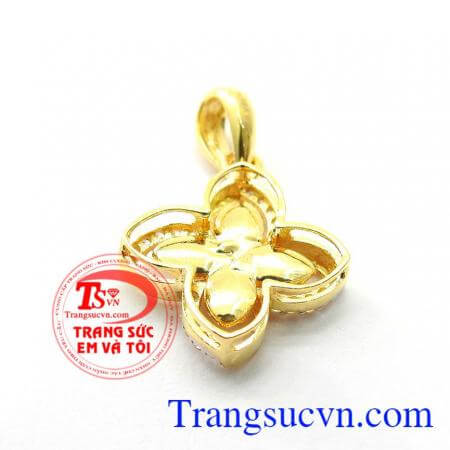 Sở hữu mặt dây chuyền cỏ bốn lá chủ nhân của nó sẽ gặp nhiều may mắn thuận lợi về mọi mặt của cuộc sống