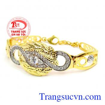 Lắc vàng mắt ngọc sang trọng quý phái,đường nét tinh tế. 