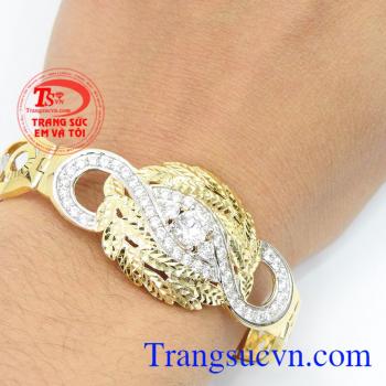 Là món quà ý nghĩa dàng tặng cho các chị em. Lắc vàng mắt ngọc