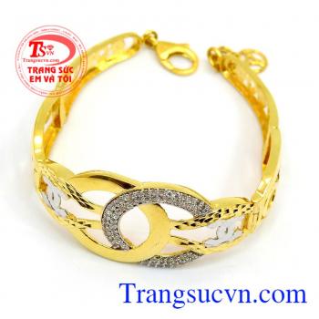 Là món quà sinh nhật ý nghĩa,bất ngờ dành tặng những người yêu thương.  Lắc vàng nữ đẹp