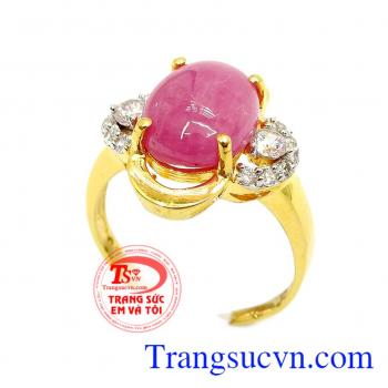Nhẫn vàng đá ruby tự nhiên là sản phẩm đá Ruby thiên nhiên là biểu tượng của may mắn hạnh phúc với sắc đỏ quyền lực,bí ẩn và quyến rũ,món quà ý nghĩa trong các dịp lễ