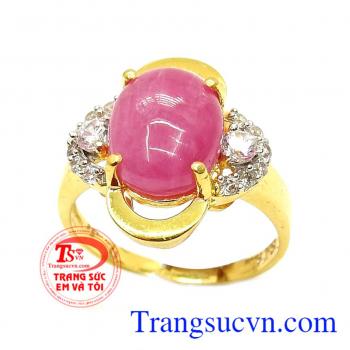 Nhẫn vàng đá ruby tự nhiên là sản phẩm đá Ruby thiên nhiên là biểu tượng của may mắn hạnh phúc với sắc đỏ quyền lực,bí ẩn và quyến rũ,món quà ý nghĩa trong các dịp lễ