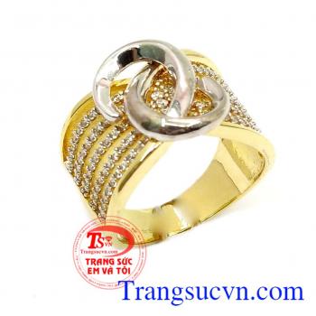 Nhẫn Nam đẹp phong cách cá tính dành cho các tín đồ thời trang,là sản phẩm độc lạ,sang trọng được chế tác tinh tế,sắc nét, phong các trẻ trung.Chất lượng vàng đảm bảo,uy tín,bảo hành 6 tháng,giao hàng nhanh trên toàn quốc.