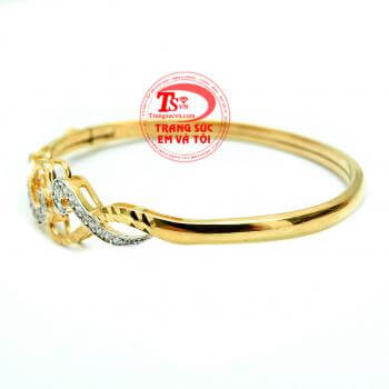 Vòng tay vàng trái tim đôi cho bạn gái hợp thời trang chất lượng đảm bảo. 