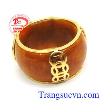Nhẫn ngọc rồng vàng là sản phẩm nhẫn ngọc cẩm thạch rồng vàng,ngọc cẩm thạch thiên nhiên chuẩn chất lượng,nhẫn phong thủy hộ mệnh cho người mệnh kim,tài lộc vẹn toàn