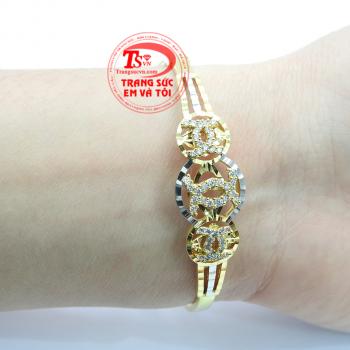 Vòng tay vàng tây chất lượng đảm bảo mang lại vẻ thanh lịch quý phái cho chủ nhân. Vòng tay vàng Chanel nữ