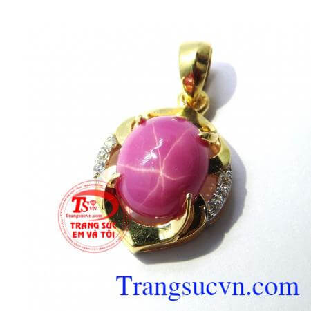 Mặt đá Ruby sao nhân tạo mang vẻ đẹp quyến rũ,sang trọng,nhẹ nhàng,quý phái,rất được các chị em phụ nữ ưa thích,