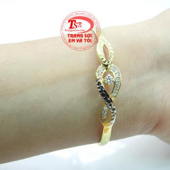 Vòng tay thiết kế độc đáo hợp thời trang, đảm bảo uy tín chất lượng. Vòng tay vàng tây xinh xắn