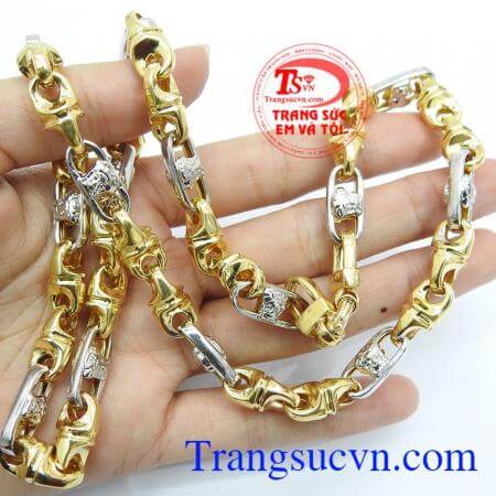 Dây chuyền nam với thiết kế to khỏe như thể hiện sự nam tính của người đeo
