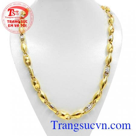 Dây chuyền được thiết kế bản to phù hợp với các quý ông yêu thích sự mạnh mẽ mà không kém phần sang trọng