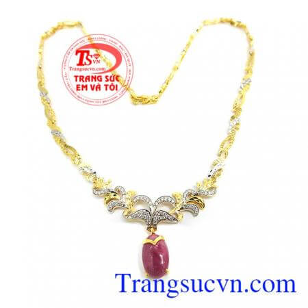 Kiềng nữ quý phái,kiềng vàng được thiết kế kiểu dáng sang trọng quý phái,đễ dàng kết hợp vói áo dài hoặc đầm.