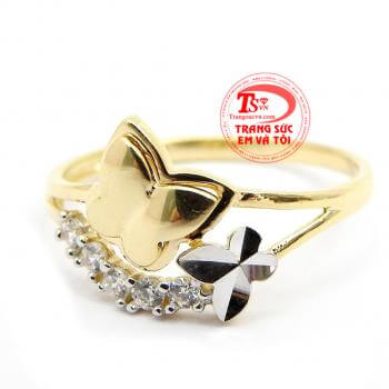 Nhẫn nữ tươi đẹp,mặt nhẫn được thiết kế hình con bướm bay lượn,sản phẩm nhập khẩu từ Hàn Quốc,với kiểu chế tác trẻ trung,rất phù hợp với bạn nữ vui nhộn năng động