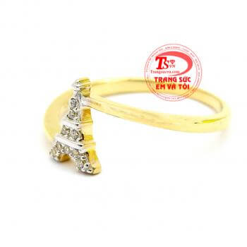 Nhẫn vàng nữ sành điệu,mặt nhẫn được chế tác hình tháp Eiffel gắn đá kết,chiếc nhẫn thể hiện sự phóng khoáng mạnh mẽ vốn có của những cô nàng sành điệu