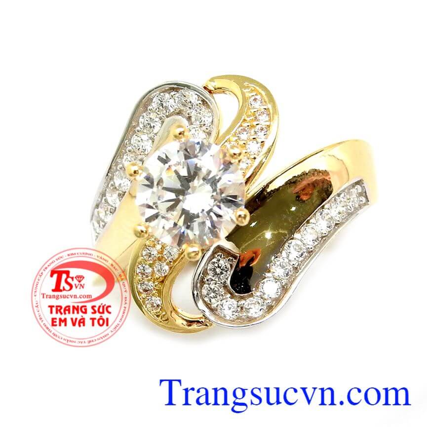 Nhẫn nữ vàng tây được thiết kế tinh tế. Đeo xinh trên ngón tay đeo nhẫn