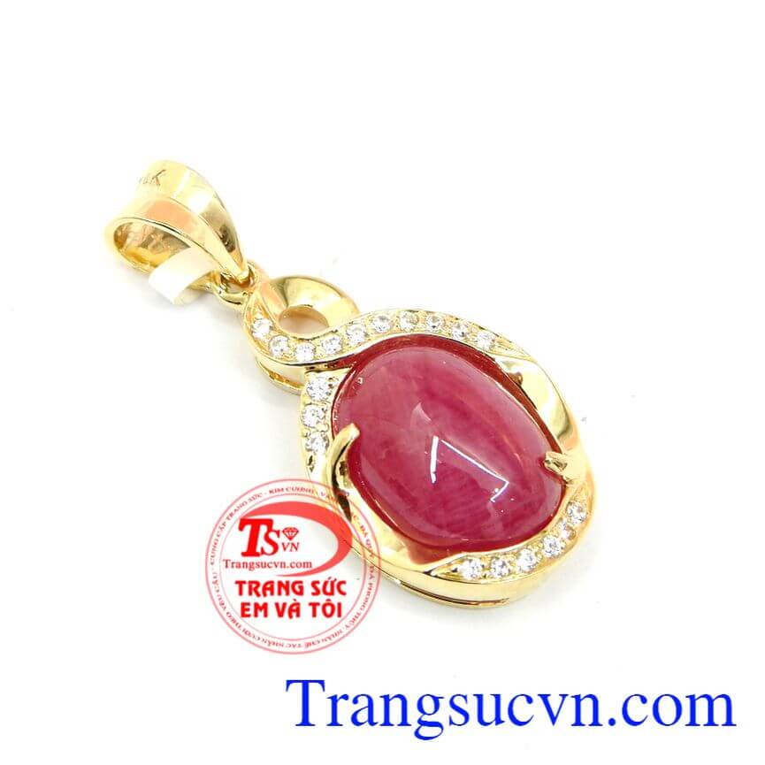 Mặt dây chuyền vàng ruby là sản phẩm đá Ruby thiên nhiên đẹp, tinh tế mang lại nhiều may mắn, hạnh phúc,tôn nên vẻ đẹp quyến rũ, yêu kiều