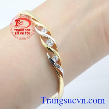 Sản phẩm uy tín,bảo hành 6 tháng,giao hàng nhanh trên toàn quốc. Vòng nữ tinh tế