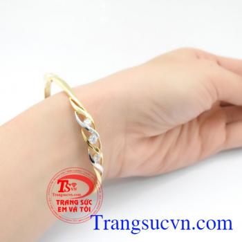 Là món quà dành tặng nửa kia của mình. Vòng nữ tinh tế