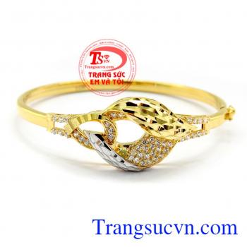 Vòng tay Nụ Hoa Hồng đẹp,thanh lịch, được thiết kế vô cùng tinh xảo,nhẹ nhàng và thanh khiết như nụ hoa hồng long lanh đón bình minh.