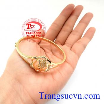 Sản phẩm được các chị em ưa thích. Vòng vàng hoa hồng