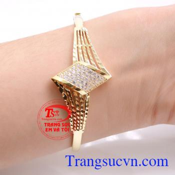 Là sản phẩm vòng thời trang và sang trọng. Vòng Vàng Con Thoi