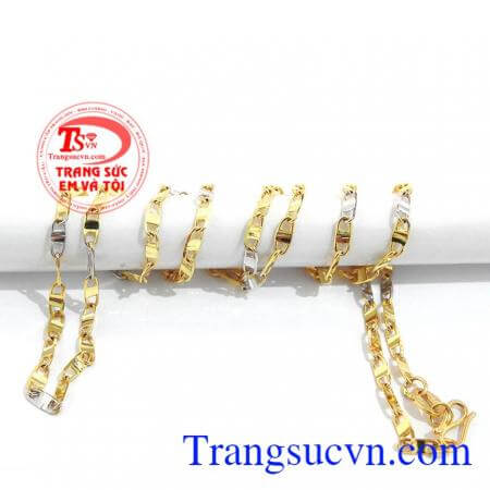 Dây chuyền nữ yêu kiều 10k,Dây chuyền nữ được chế tác cách điệu,kết hợp hài hòa giữa vàng màu và vàng trắng.Sẳn phẩm được bảo hành uy tín trên toàn quốc.Dây chuyền nữ yêu kiều 10k