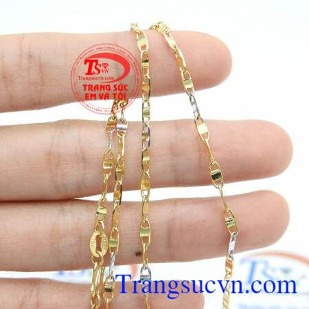 Dây chuyền nữ yêu kiều 10k,Dây chuyền nữ được chế tác cách điệu,kết hợp hài hòa giữa vàng màu và vàng trắng.Sẳn phẩm được bảo hành uy tín trên toàn quốc.Dây chuyền nữ yêu kiều 10k