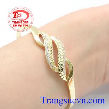 Là món quà dành tặng riêng cho bản thân sau những vất vả,nỗ lực. Vòng tay Xinh Xắn