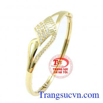 Vòng Tay Sang Trọng được thiết kế tinh xảo,khéo léo. 