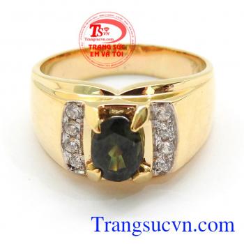 Nhẫn dá Sapphire Nam Tính là sản phẩm chạm khắc tinh tế,sắc nét, được đính đá thiên nhiên vô cùng tinh tế, thể hiện sự quyền uy, mạnh mẽ và rất sang trọng