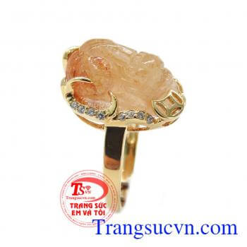 Tỳ hưu được chạm khắc từ đá thạch anh thiên nhiên
